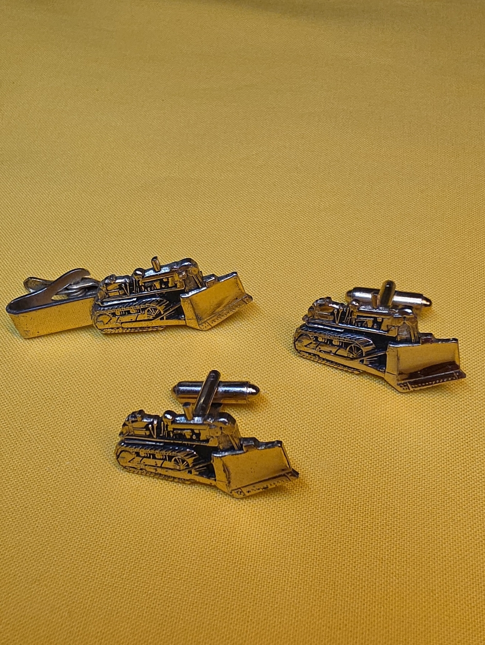 Vintage LEAVENS J.I. Case 800 Bulldozer ▪︎ Cufflinks & Tie Clip Set ▪︎ Gold Tone